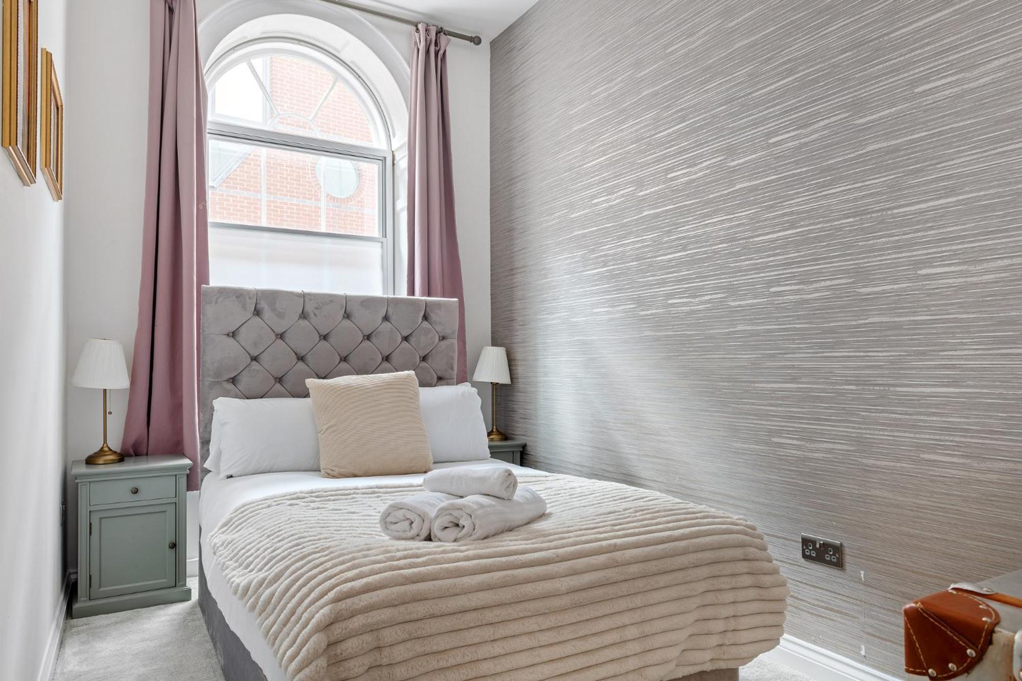 Apartment Luxury 2 Bedroom In Historic Building *