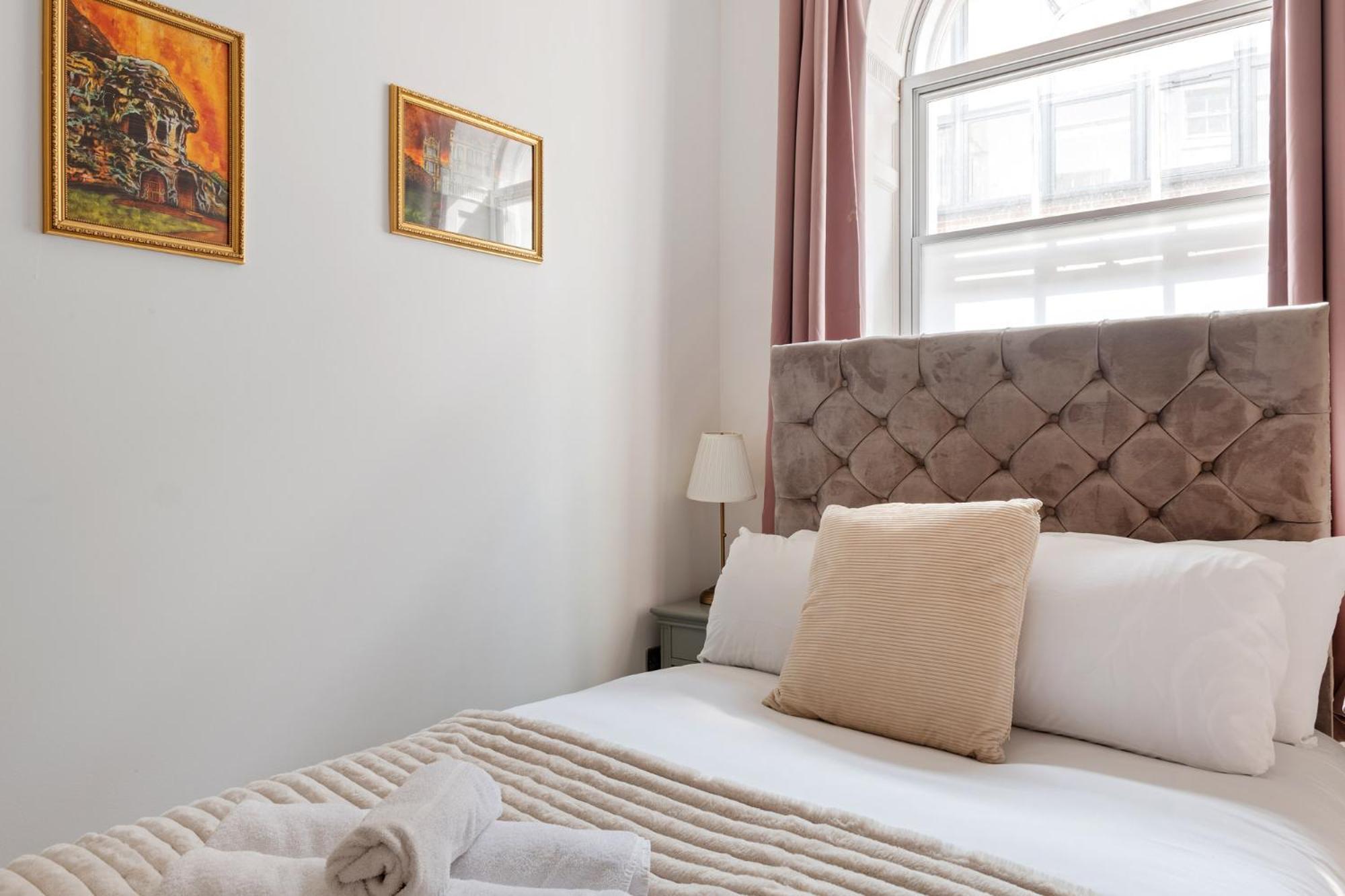 Luxury 2 Bedroom In Historic Building Apartment