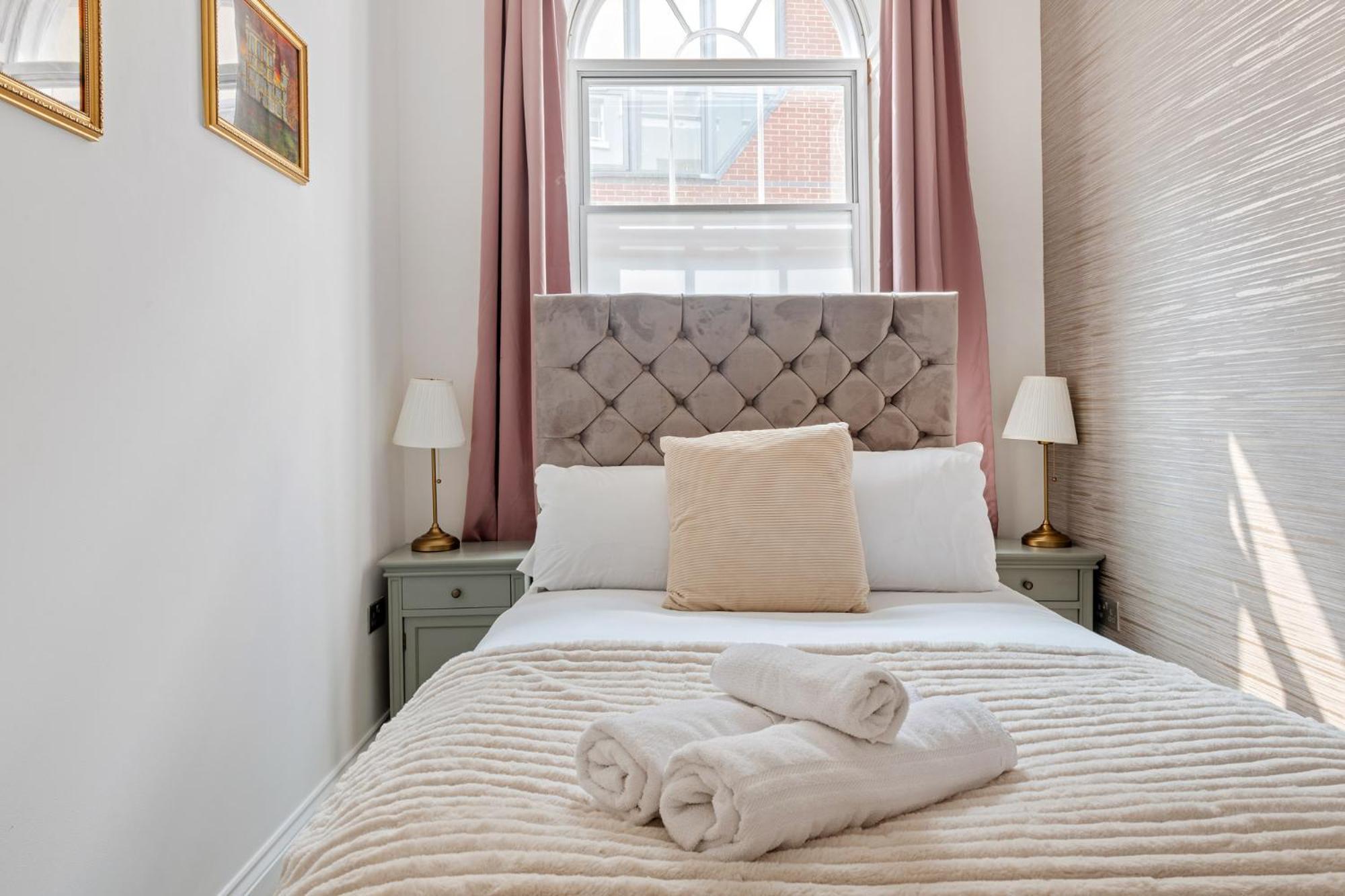 Luxury 2 Bedroom In Historic Building