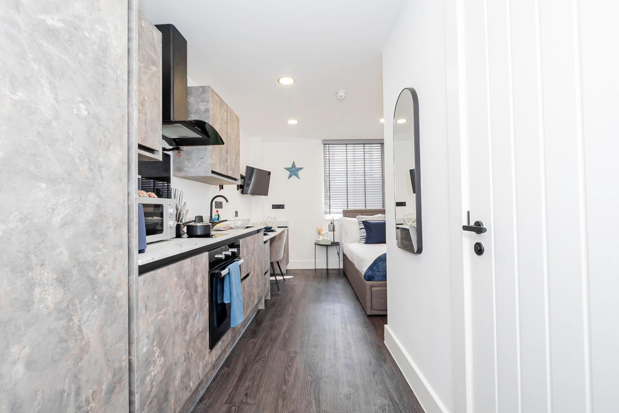Elegant Stylish & Open Plan Living Space Apartment Nottingham