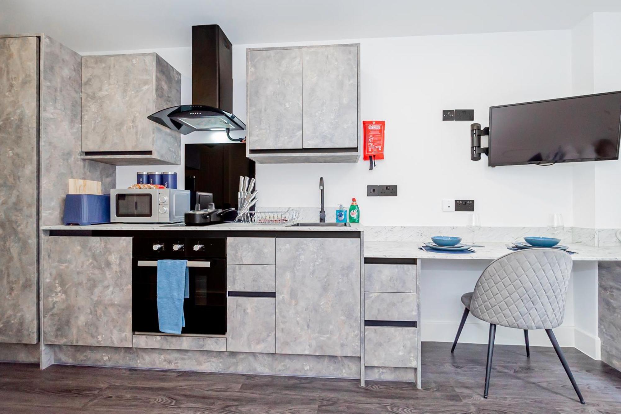 Elegant Stylish & Open Plan Living Space Apartment *