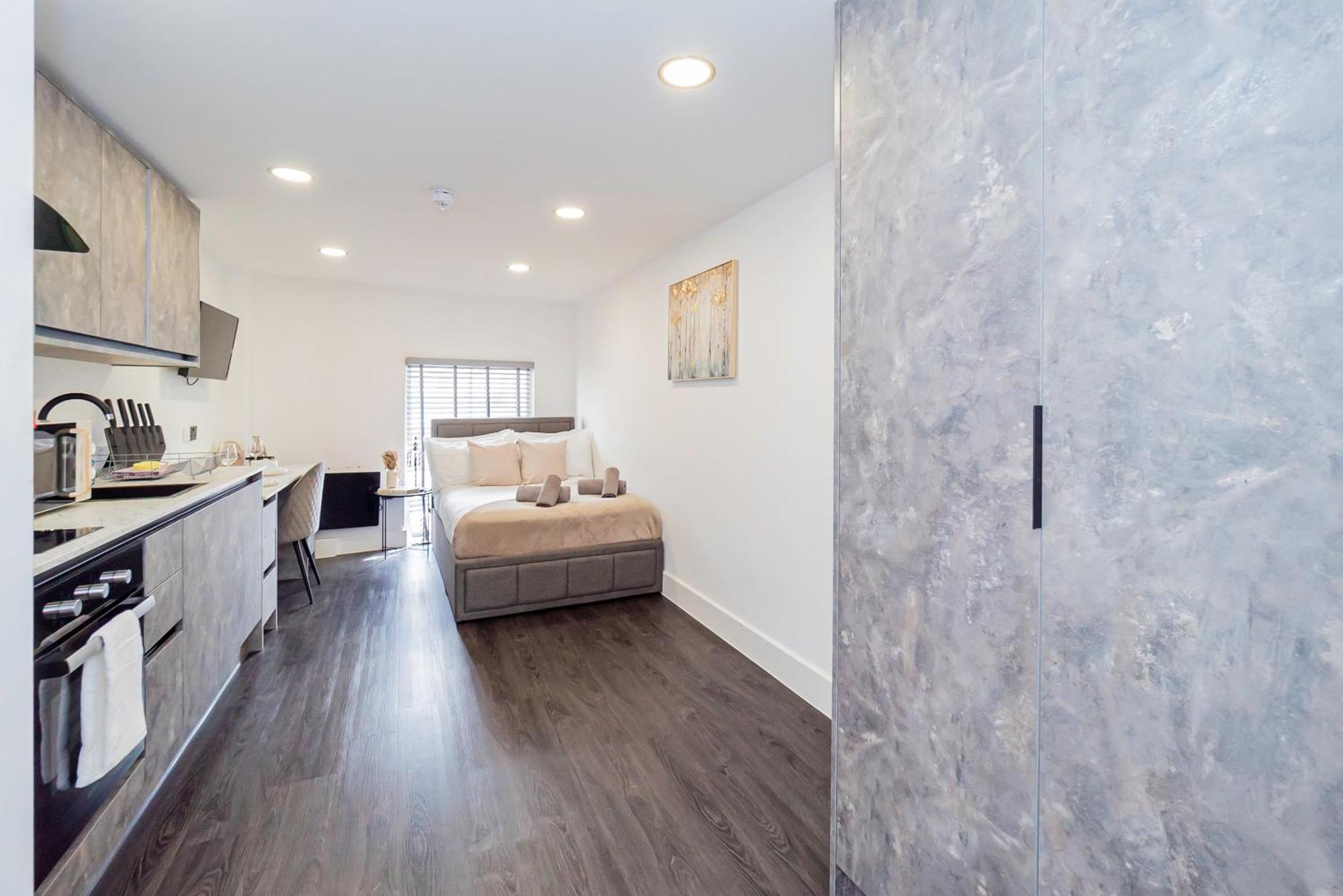 Stylish Chic & Airy In Lister Gate *