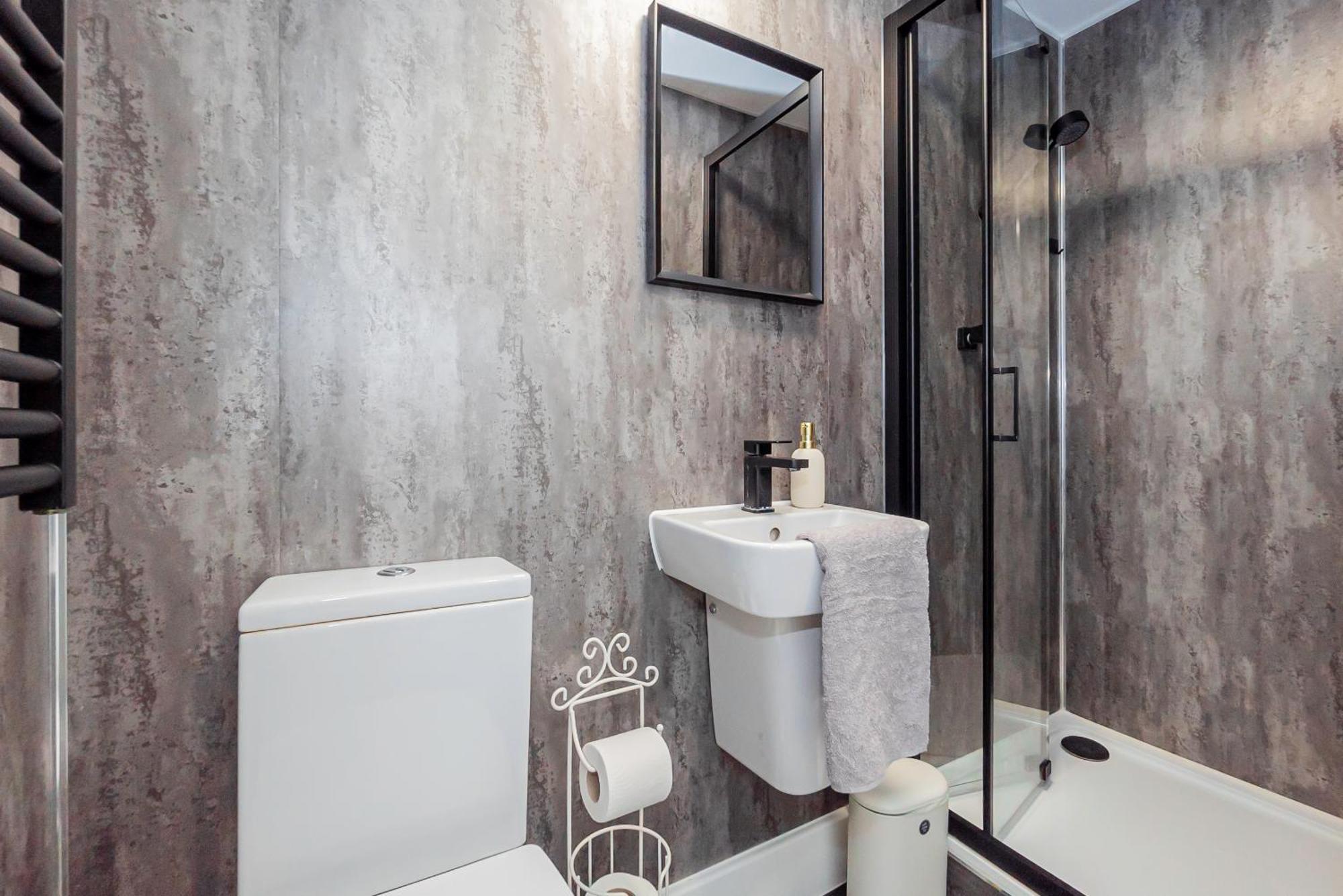 Apartment Stylish Chic & Airy In Lister Gate