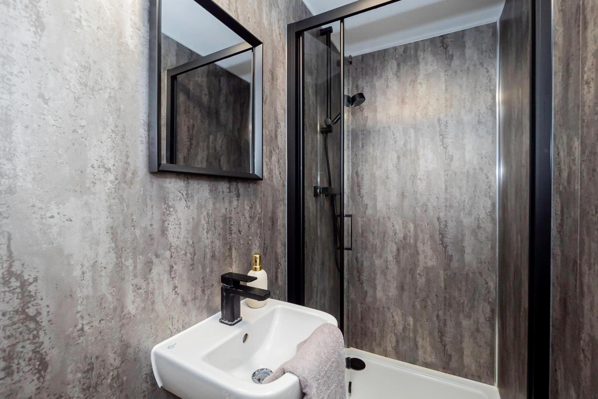 Apartment Stylish Chic & Airy In Lister Gate Nottingham