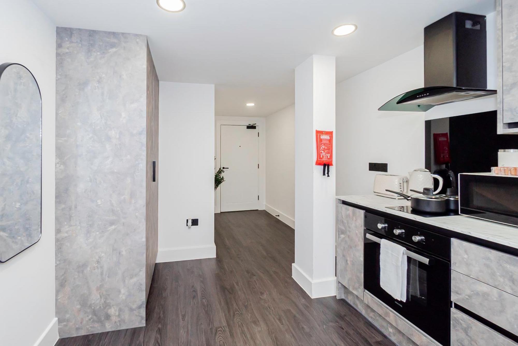 Stylish Chic & Airy In Lister Gate