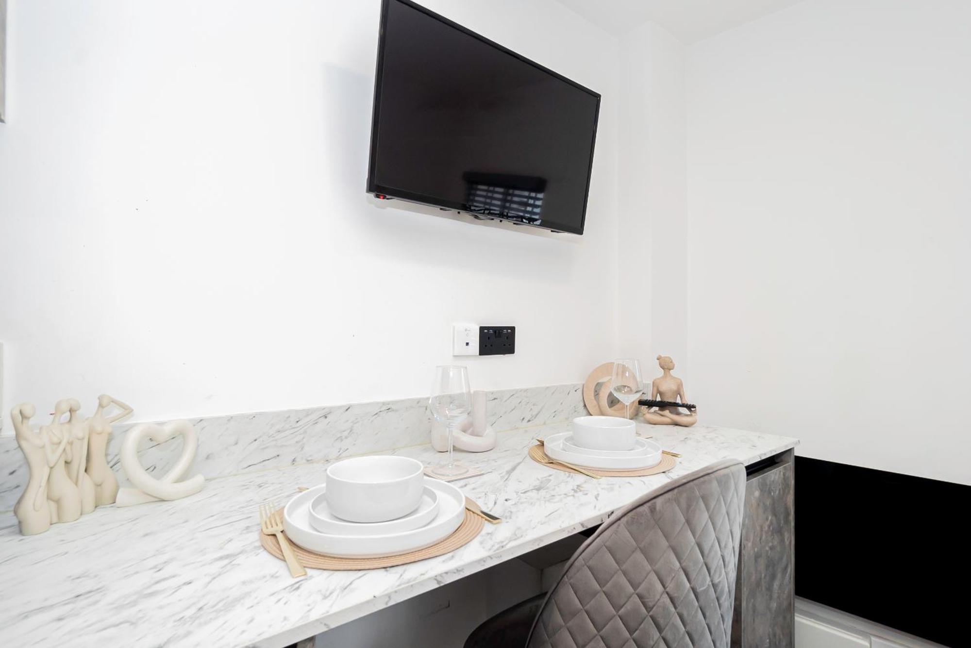 Apartment Stylish Chic & Airy In Lister Gate Nottingham
