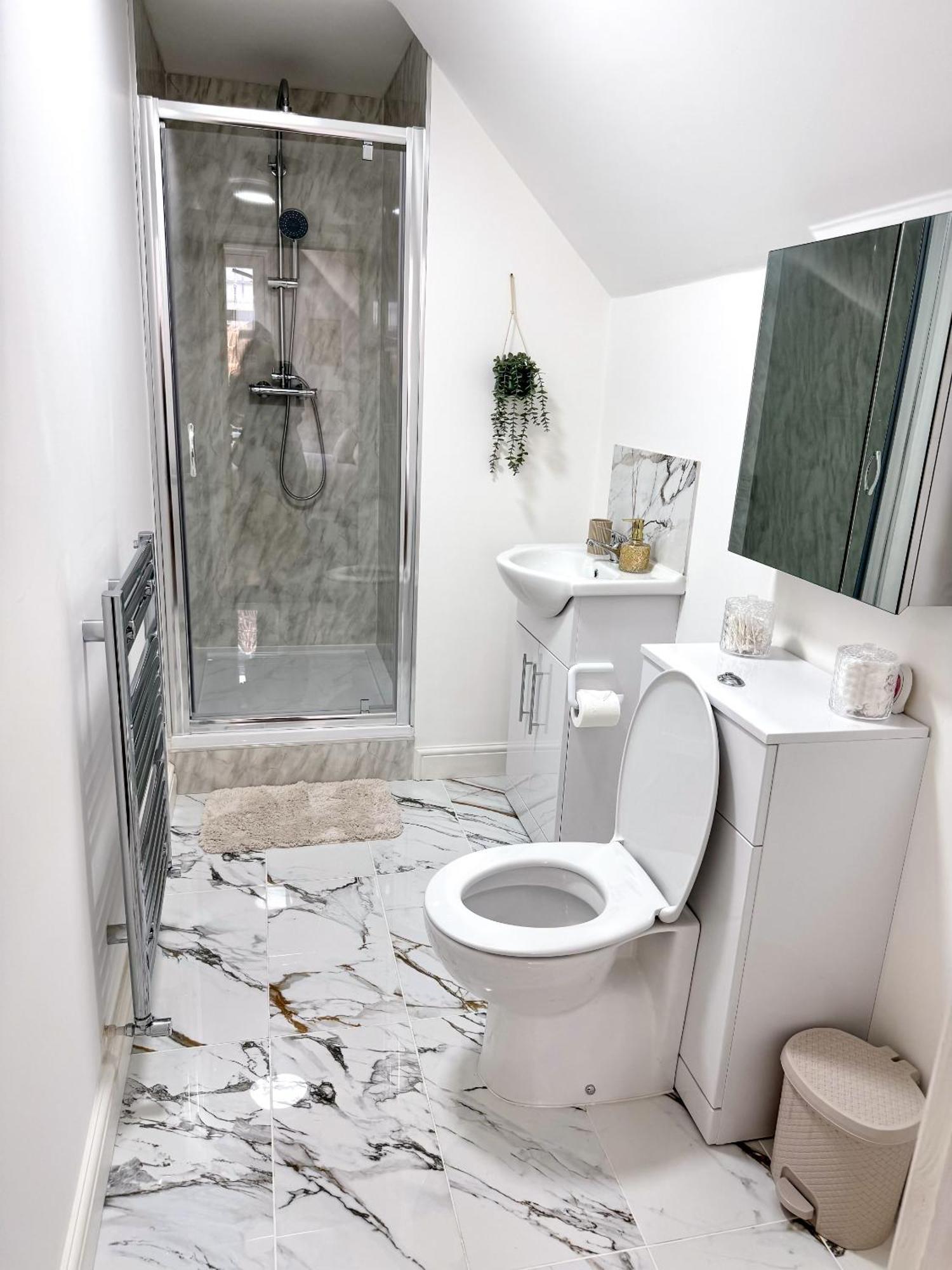 The Luxe Haven - Centre Apartment