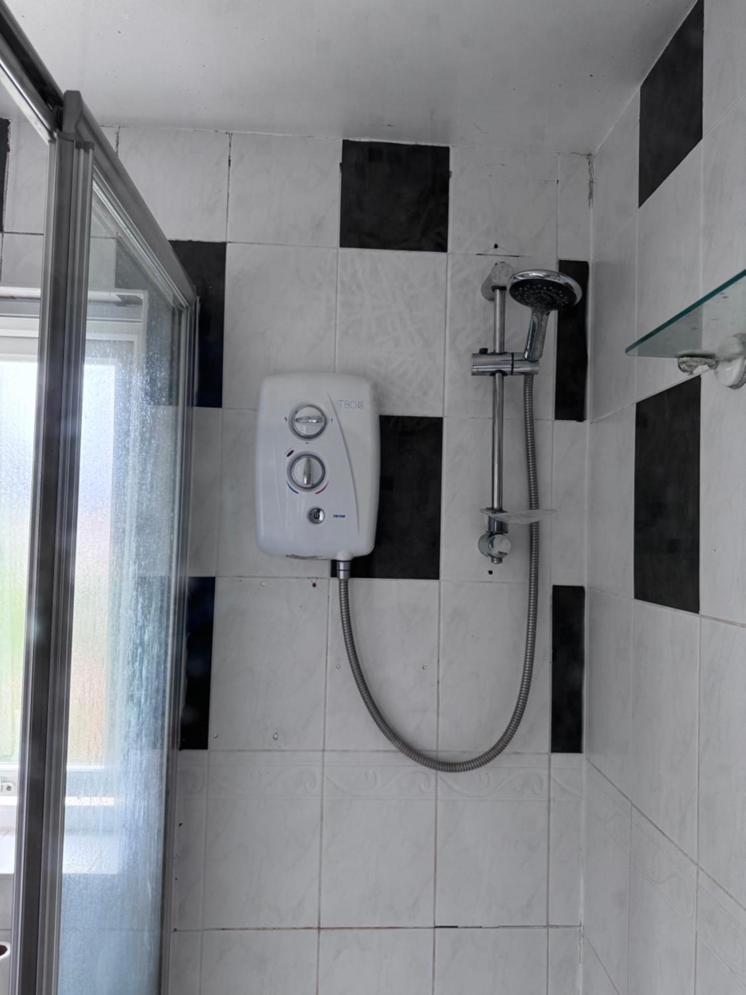Private In A Quiet Area Free Parking Homestay *