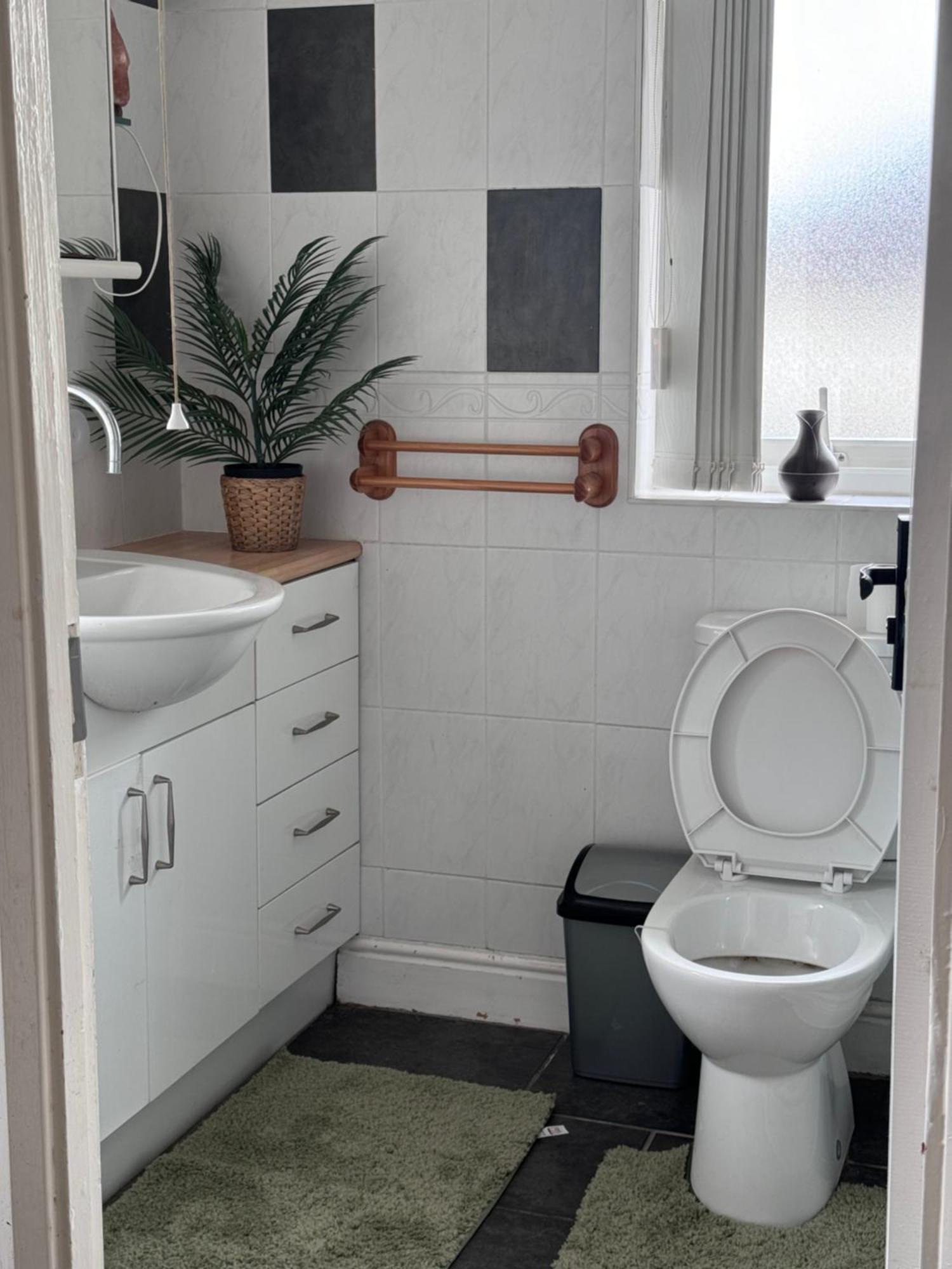 Private In A Quiet Area Free Parking Homestay Nottingham