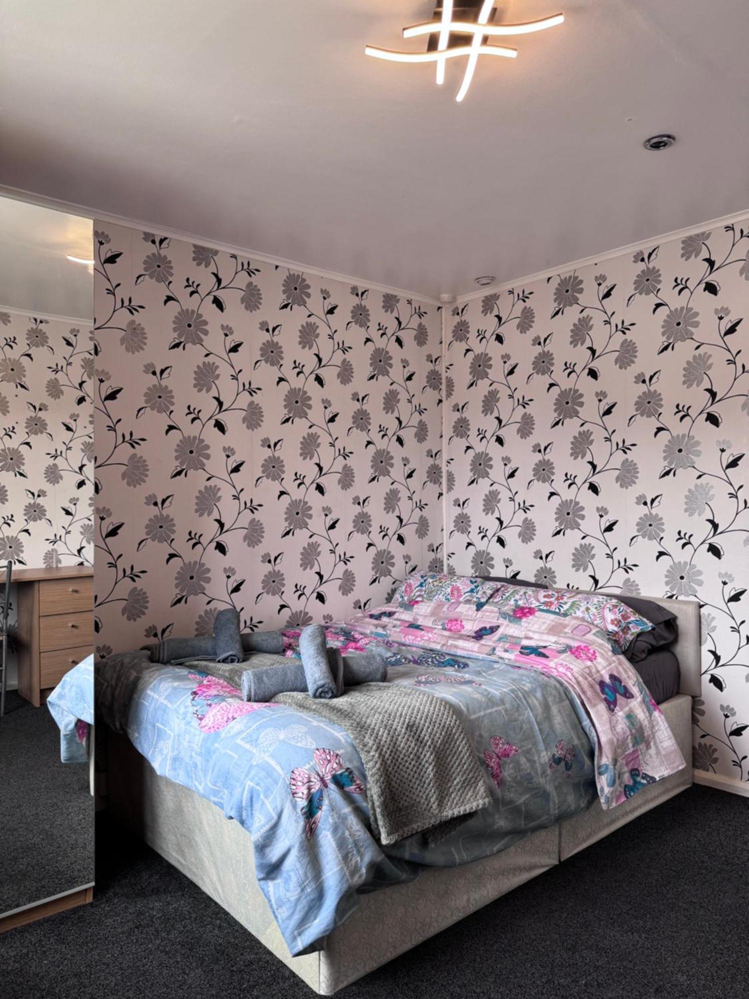 Private In A Quiet Area Free Parking Homestay