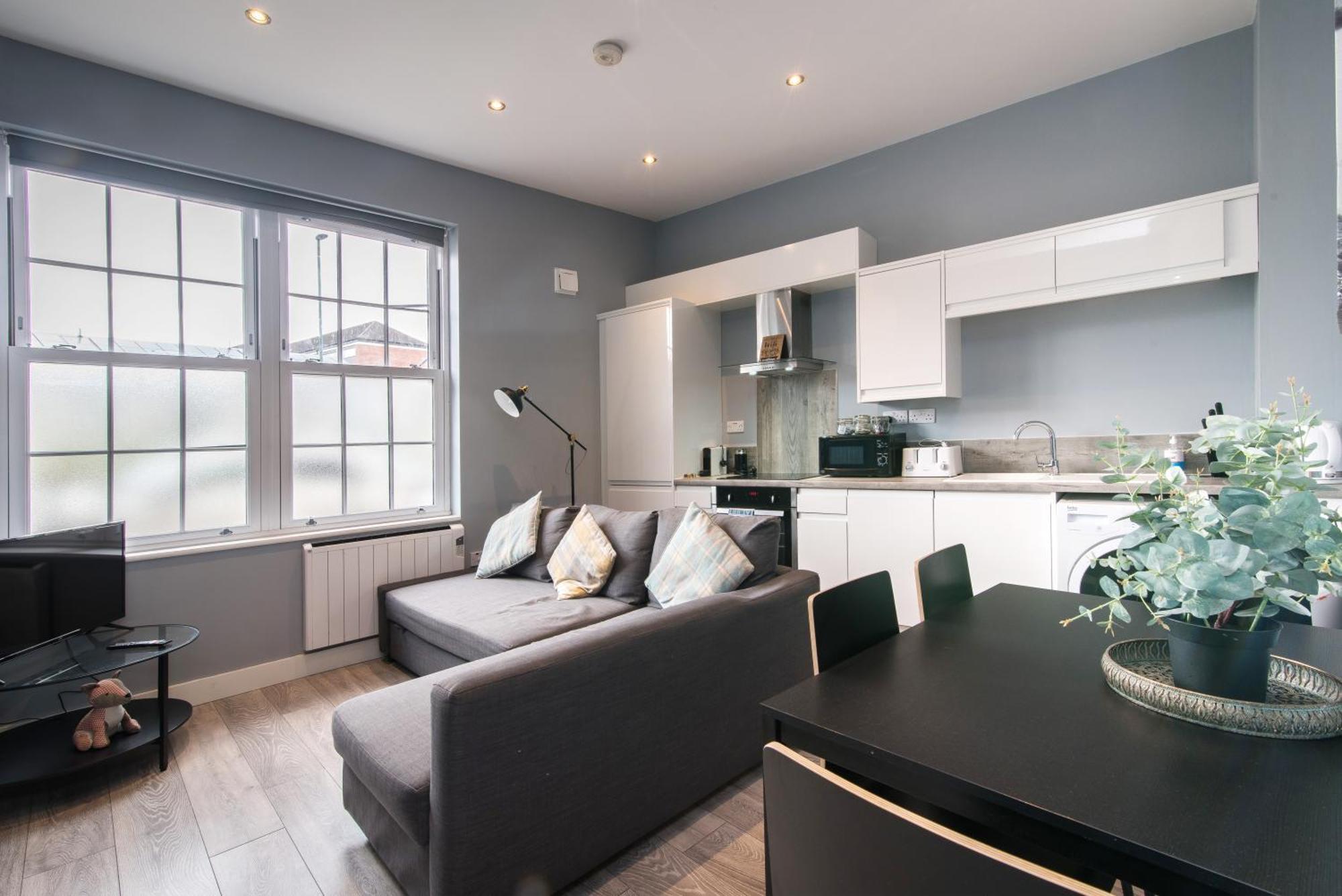 Arena - Stylish And Homely By The Ice Arena With Parking