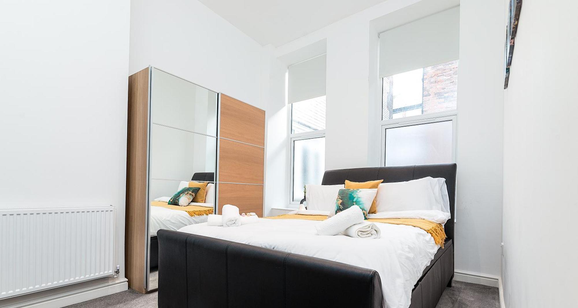 Deluxe 2 Bedroom In Centre Apartment *
