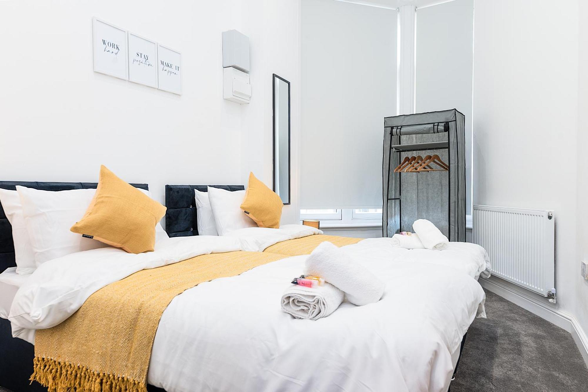 Deluxe 2 Bedroom In Centre Apartment *