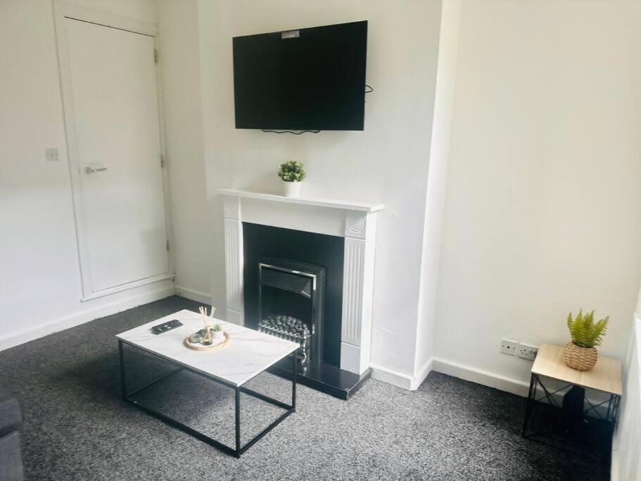 Escape In Style 4-Bed Home In Nottingham - Near City Centre, Motorpoint Arena, Qmc & Nottingham Station - Sleeps 8 *