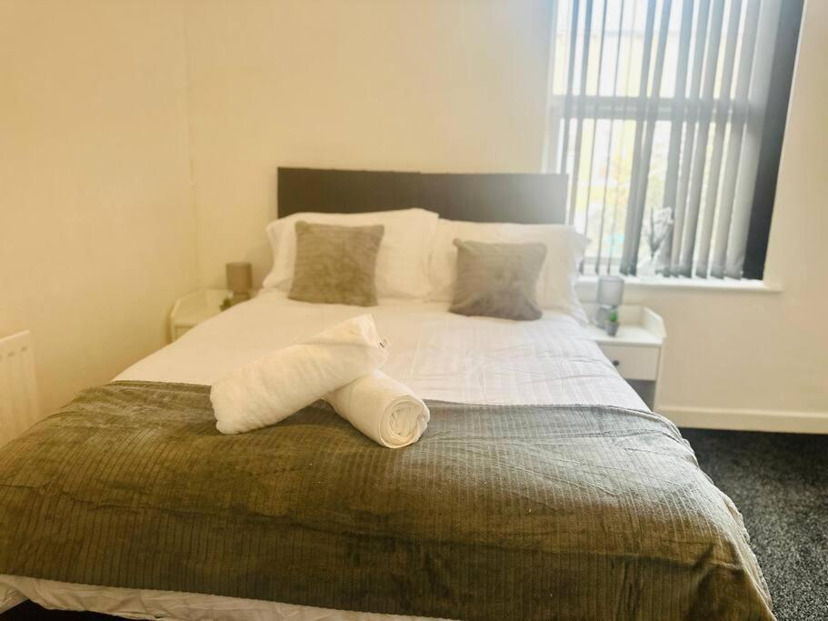 Apartment Escape In Style 4-Bed Home In Nottingham - Near City Centre, Motorpoint Arena, Qmc & Nottingham Station - Sleeps 8