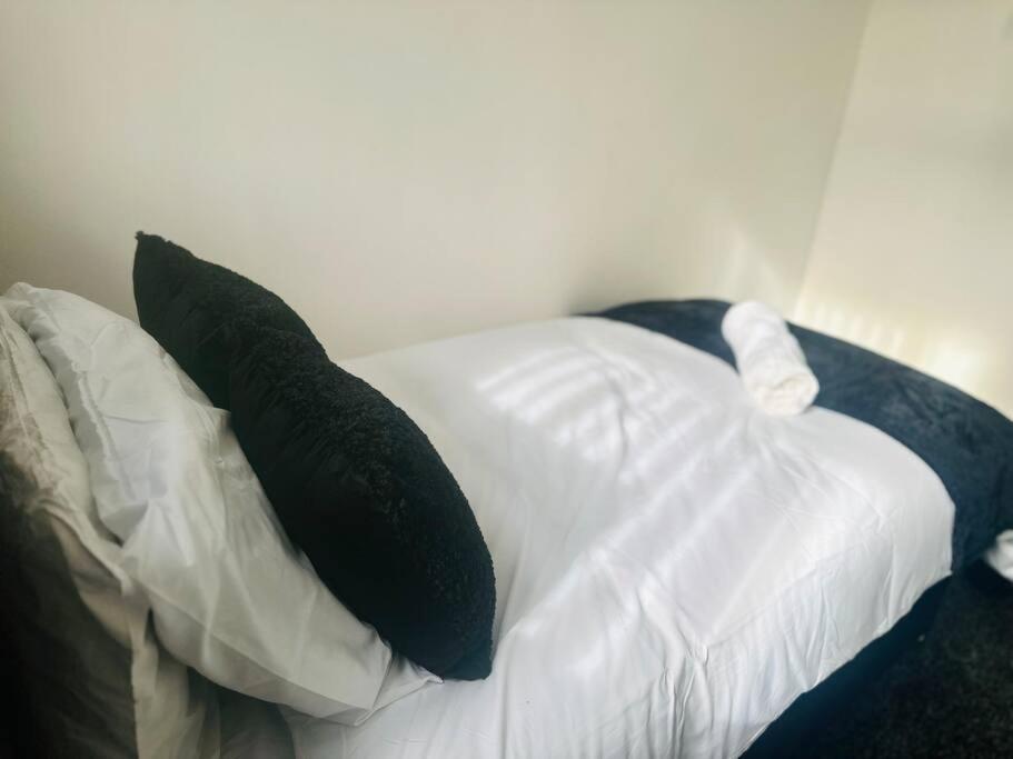 Escape In Style 4-Bed Home In Nottingham - Near City Centre, Motorpoint Arena, Qmc & Nottingham Station - Sleeps 8 Apartment