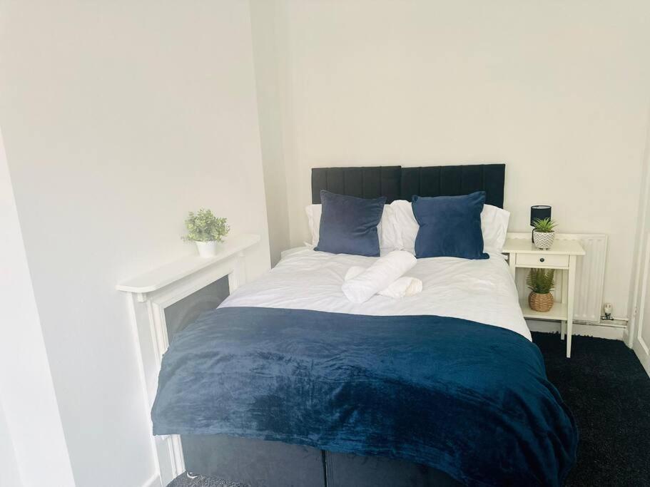 Escape In Style 4-Bed Home In Nottingham - Near City Centre, Motorpoint Arena, Qmc & Nottingham Station - Sleeps 8 *
