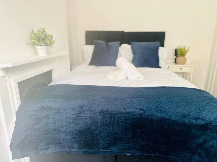 Escape In Style 4-Bed Home In Nottingham - Near City Centre, Motorpoint Arena, Qmc & Nottingham Station - Sleeps 8 * Nottingham