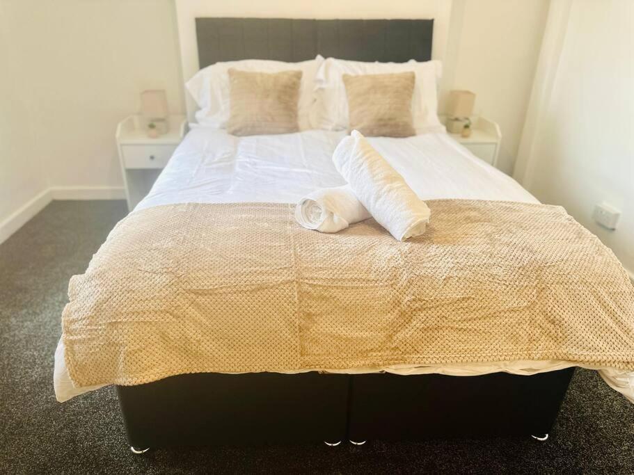 Escape In Style 4-Bed Home In Nottingham - Near City Centre, Motorpoint Arena, Qmc & Nottingham Station - Sleeps 8 *