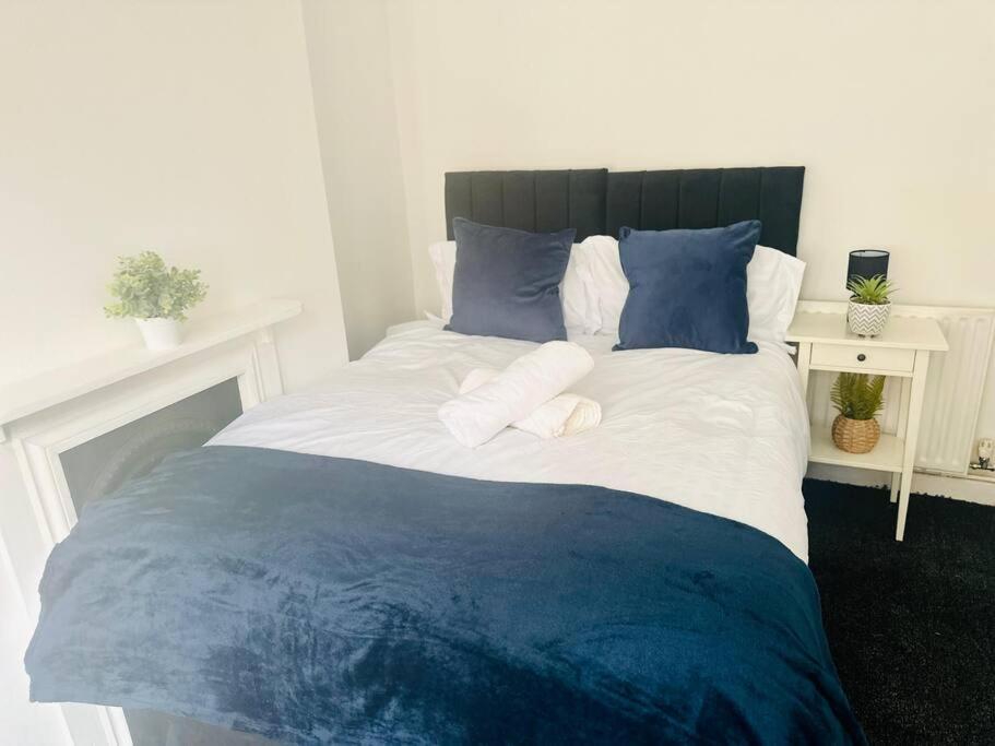 Escape In Style 4-Bed Home In Nottingham - Near City Centre, Motorpoint Arena, Qmc & Nottingham Station - Sleeps 8