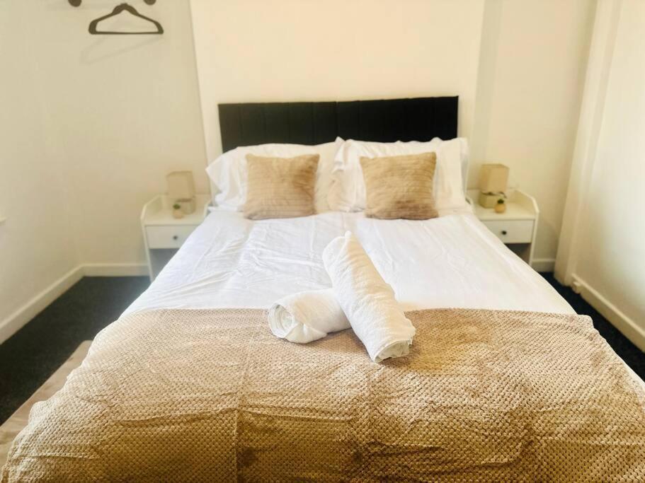 Apartment Escape In Style 4-Bed Home In Nottingham - Near City Centre, Motorpoint Arena, Qmc & Nottingham Station - Sleeps 8 Nottingham
