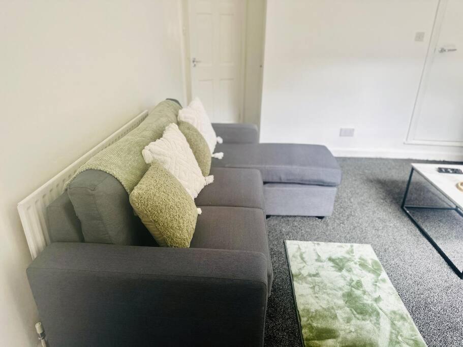 Apartment Escape In Style 4-Bed Home In Nottingham - Near City Centre, Motorpoint Arena, Qmc & Nottingham Station - Sleeps 8 Nottingham