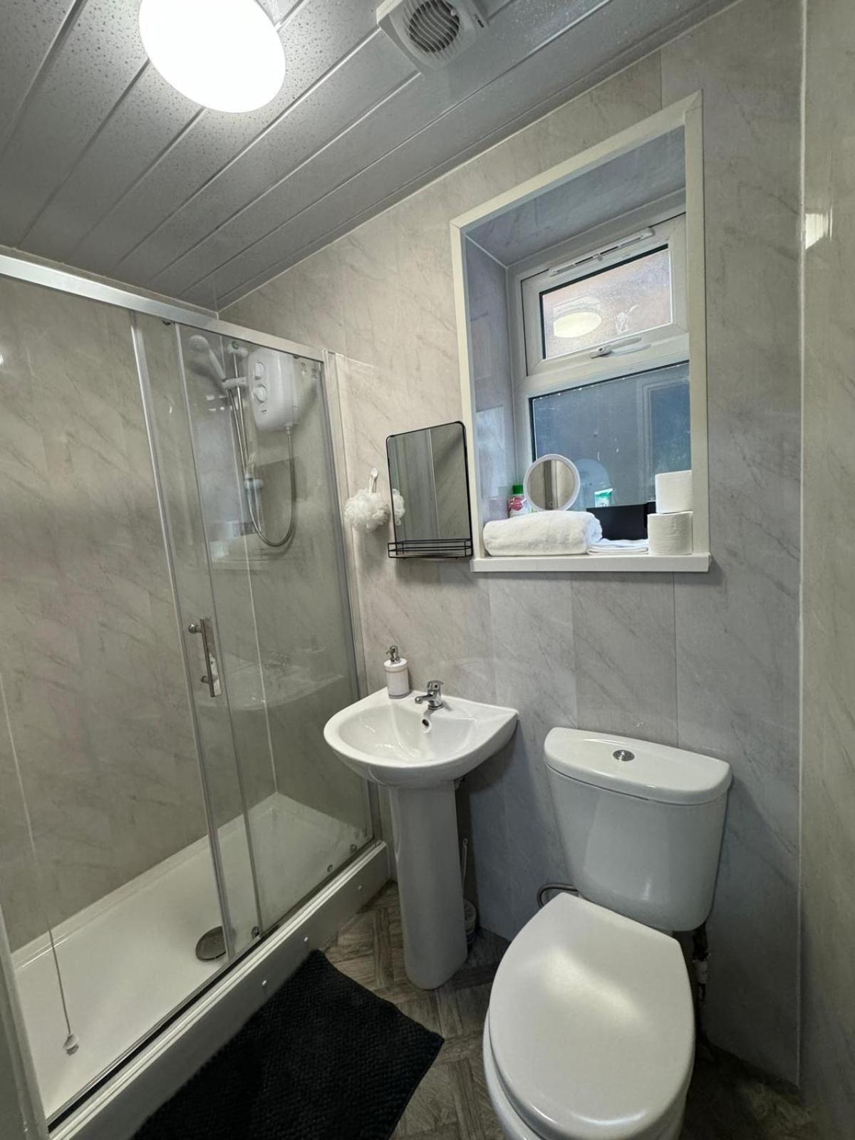 Apartment 1 Bedroom Kitchen Flat *