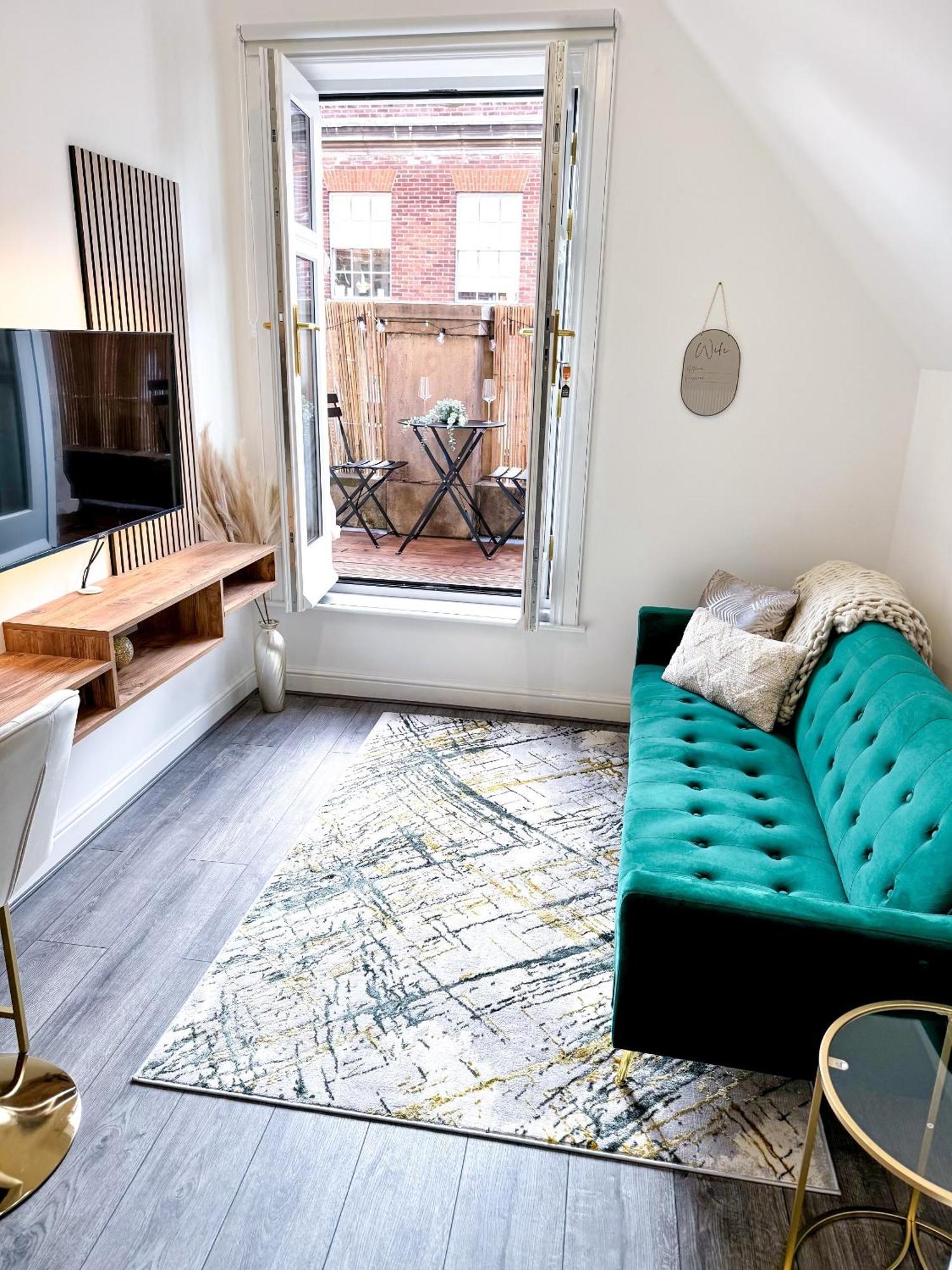 The Luxe Haven - Centre Apartment *
