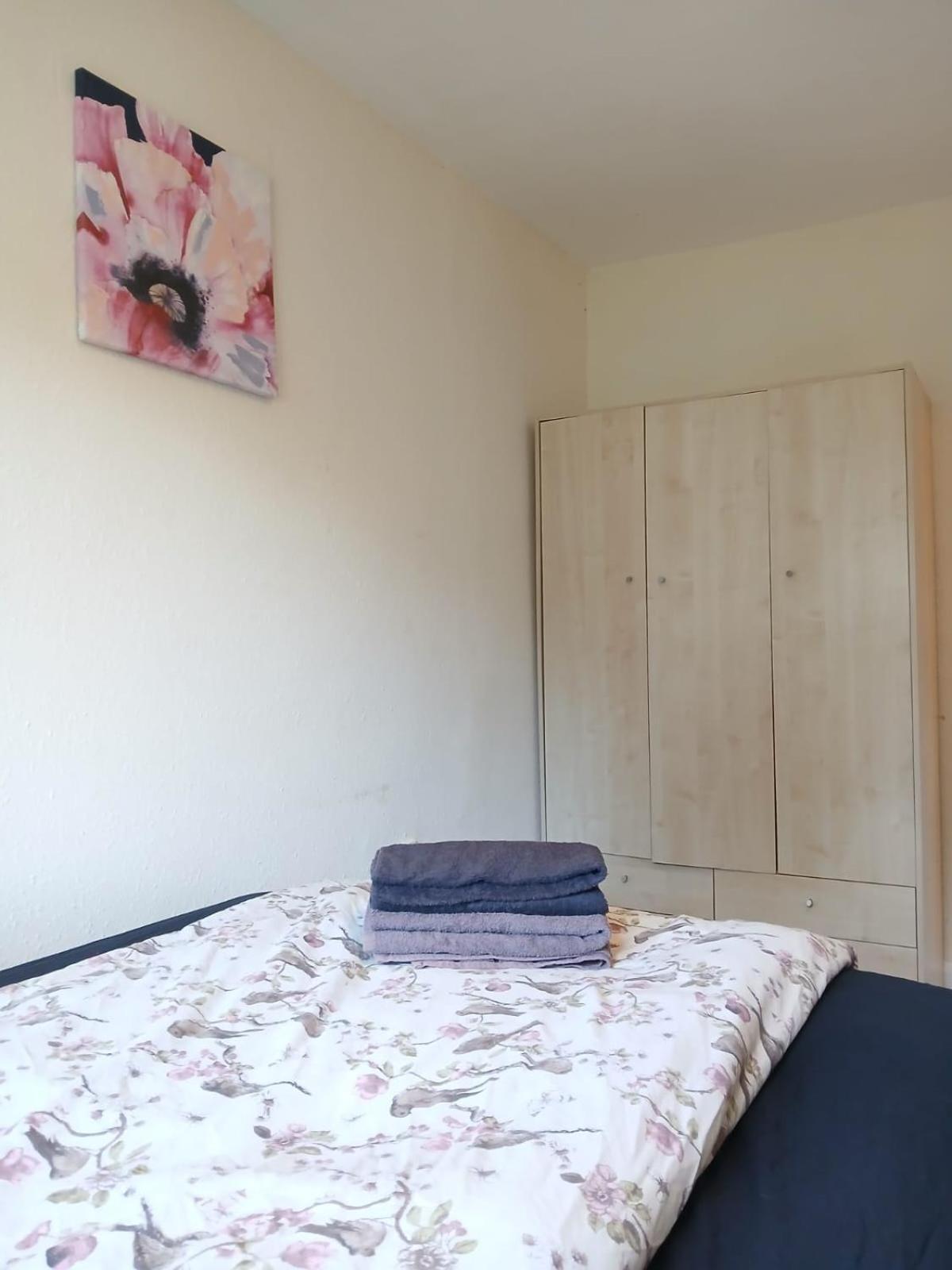 Hoyland Double Bed Homestay