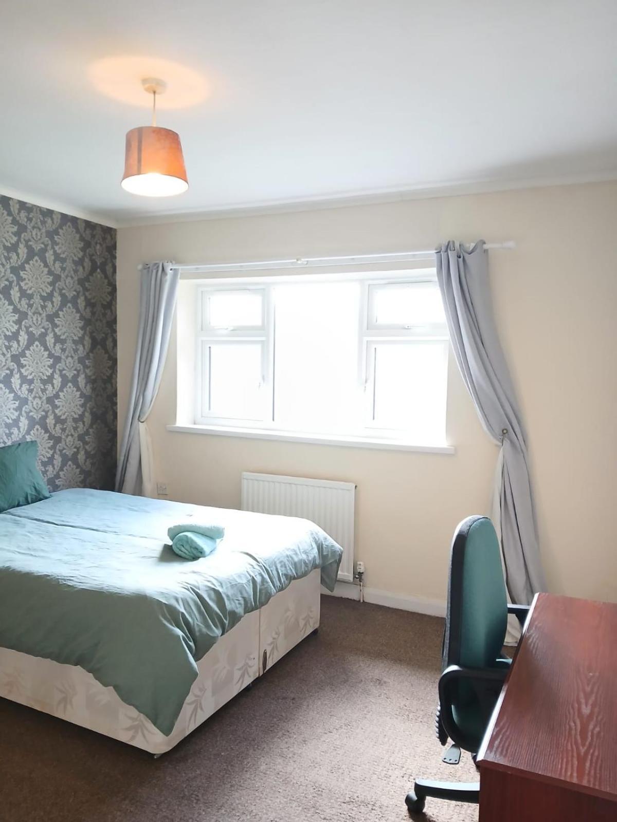 Hoyland Double Bed Homestay