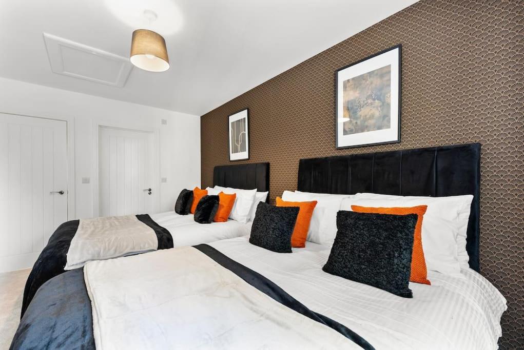 Holiday home Lovely Nottingham Abode - Sleeps 15 - Parking