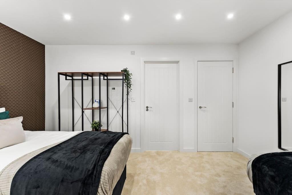 Lovely Nottingham Abode - Sleeps 15 - Parking * Nottingham