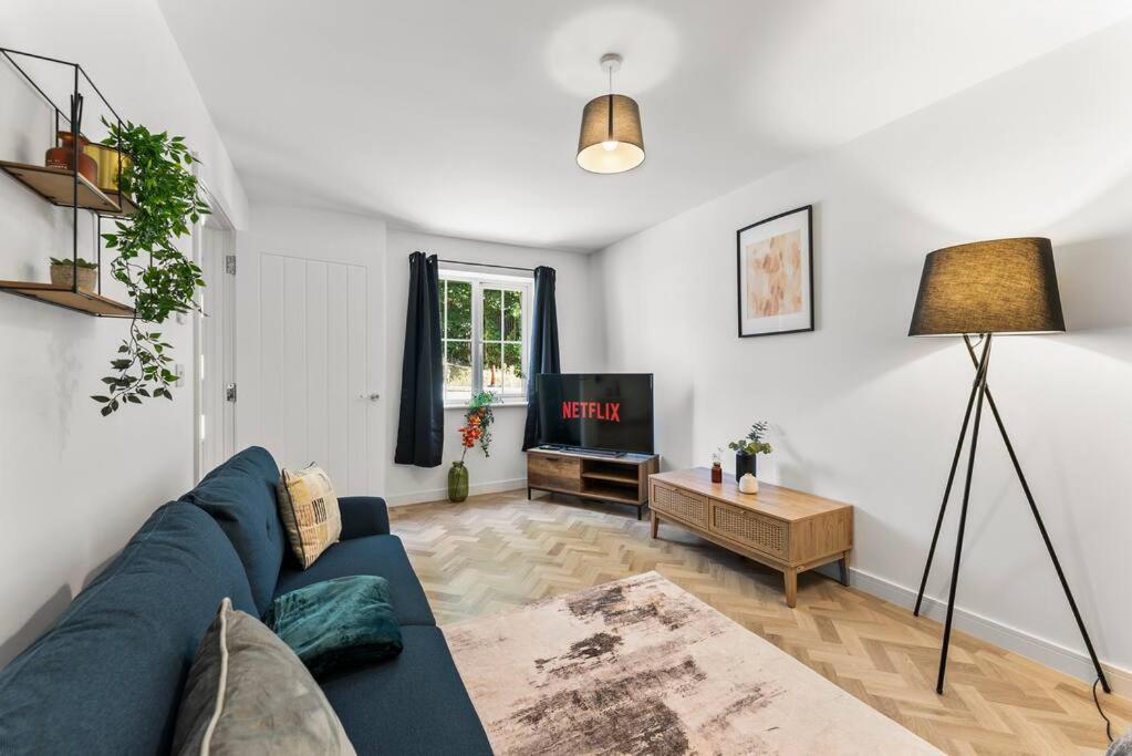 Lovely Nottingham Abode - Sleeps 15 - Parking *