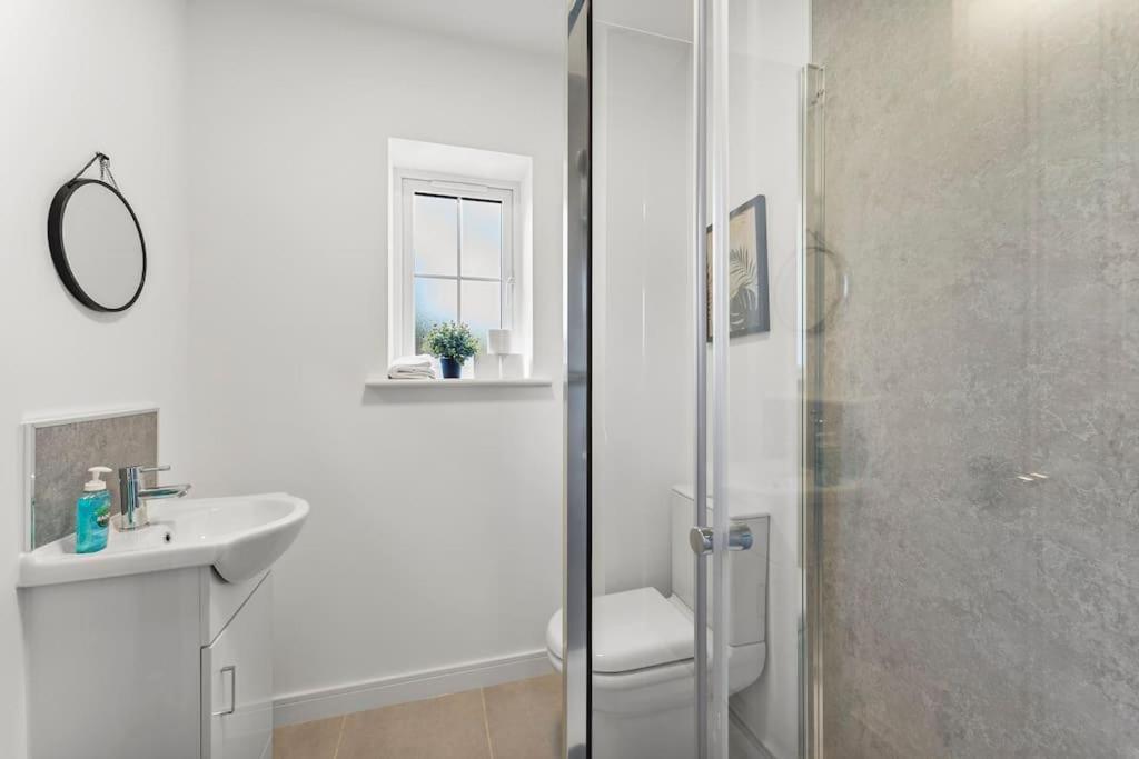 Lovely Nottingham Abode - Sleeps 15 - Parking *