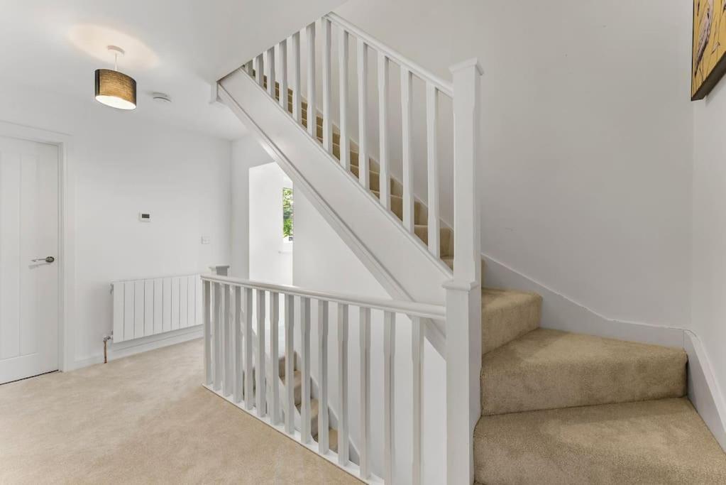 Lovely Nottingham Abode - Sleeps 15 - Parking * Nottingham
