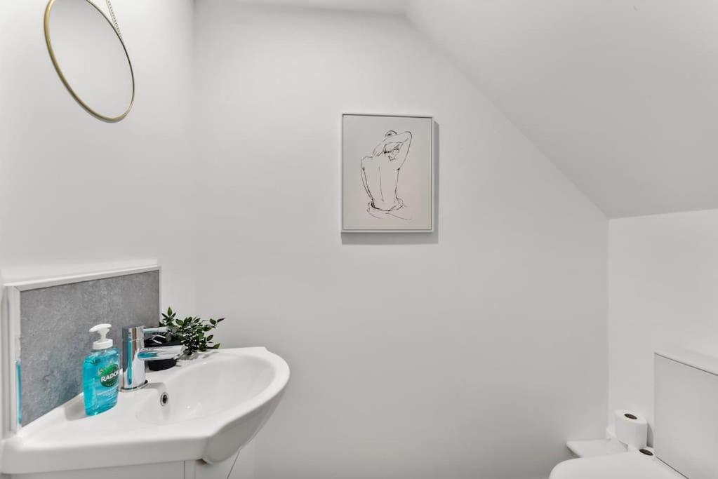 Lovely Nottingham Abode - Sleeps 15 - Parking