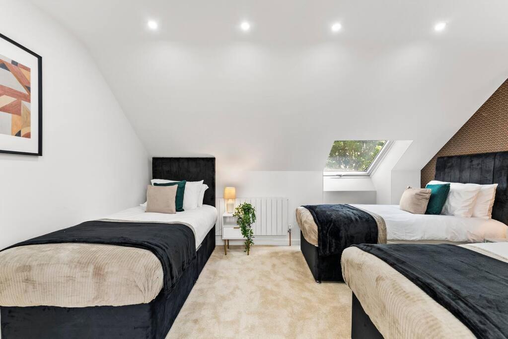 Lovely Nottingham Abode - Sleeps 15 - Parking Holiday home Nottingham