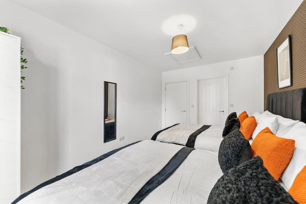 Holiday home Lovely Nottingham Abode - Sleeps 15 - Parking *
