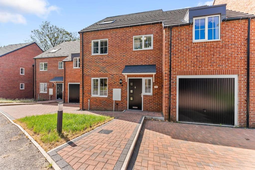 Lovely Nottingham Abode - Sleeps 15 - Parking Holiday home Nottingham
