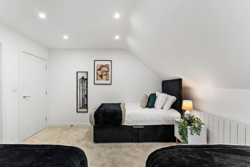 Lovely Nottingham Abode - Sleeps 15 - Parking
