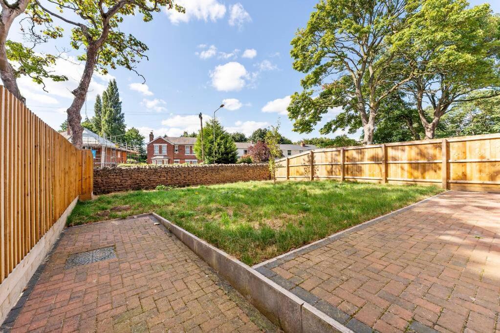 Holiday home Lovely Nottingham Abode - Sleeps 15 - Parking