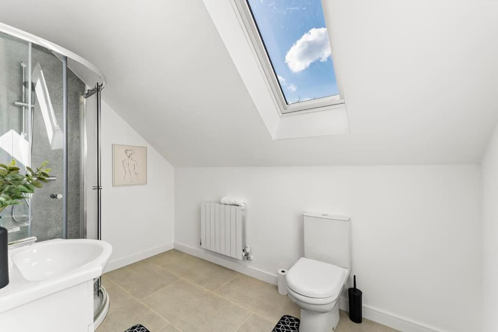 Lovely Nottingham Abode - Sleeps 15 - Parking Holiday home Nottingham