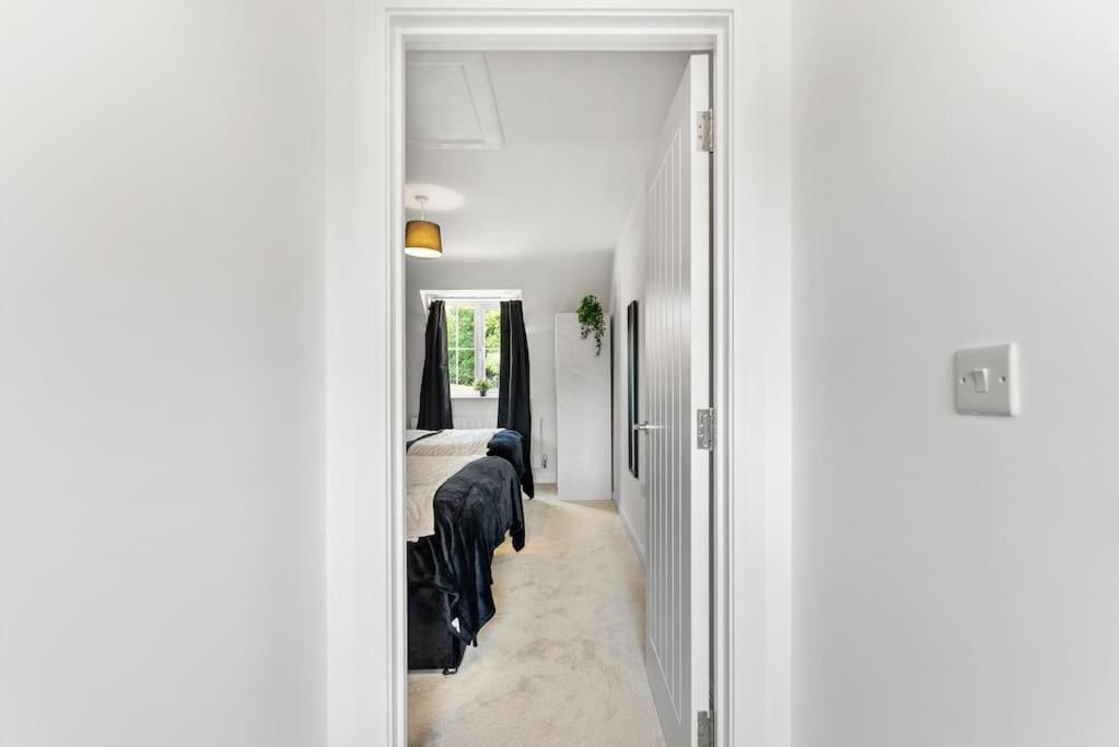 Lovely Nottingham Abode - Sleeps 15 - Parking