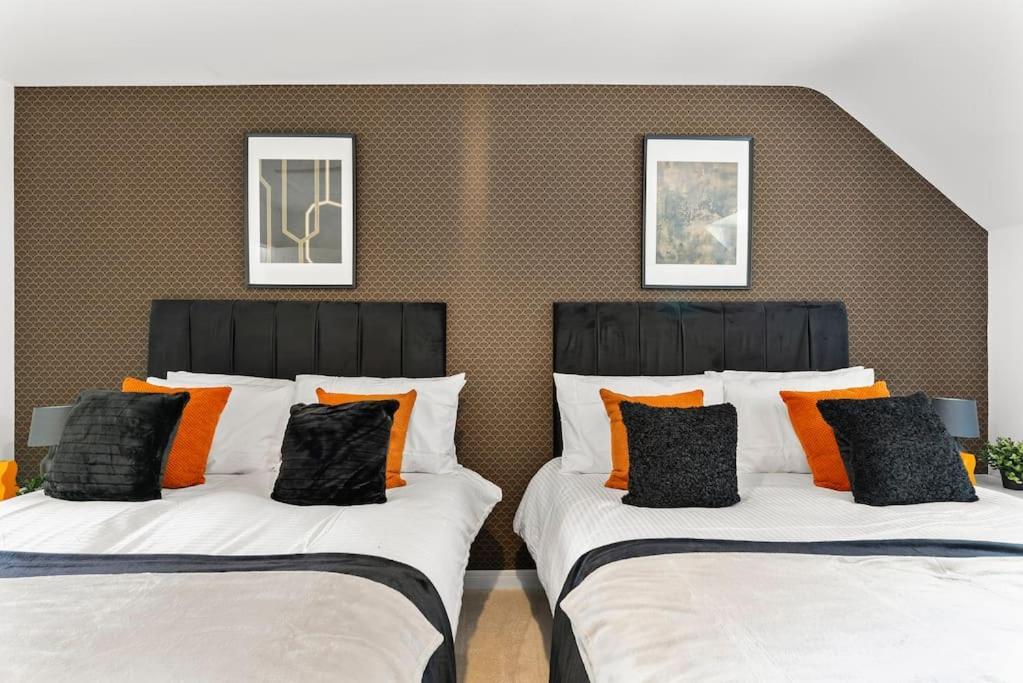 Holiday home Lovely Nottingham Abode - Sleeps 15 - Parking *
