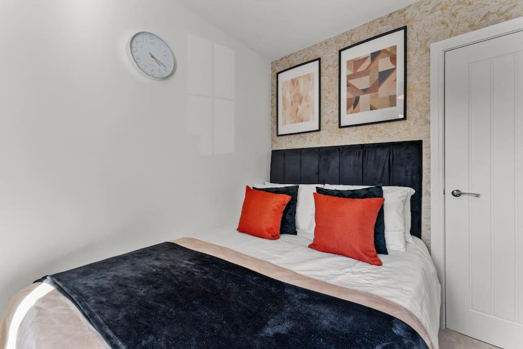 Lovely Nottingham Abode - Sleeps 15 - Parking *