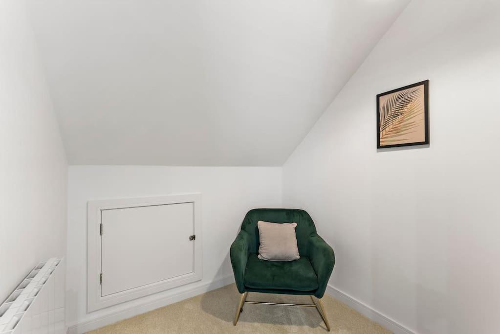 Holiday home Lovely Nottingham Abode - Sleeps 15 - Parking *