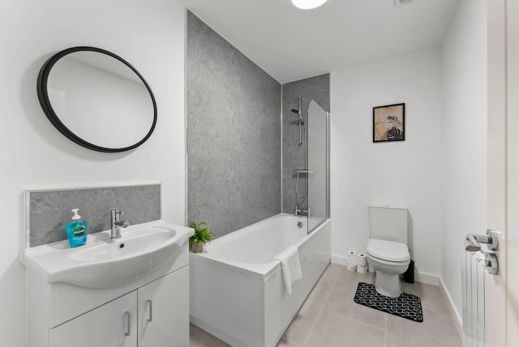 Holiday home Lovely Nottingham Abode - Sleeps 15 - Parking Nottingham