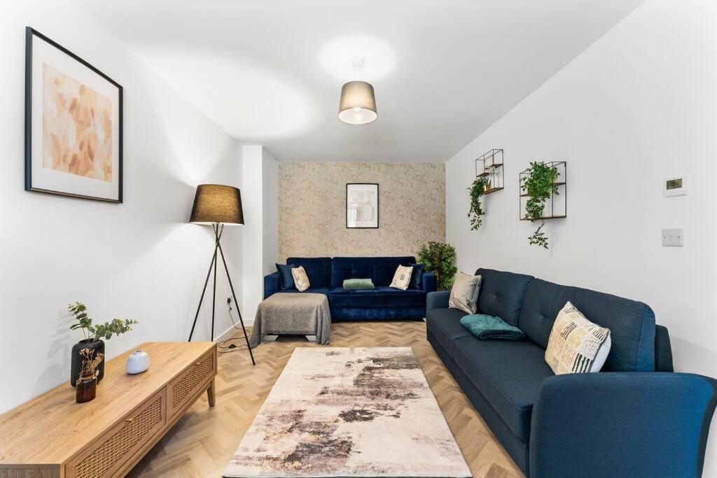Lovely Nottingham Abode - Sleeps 15 - Parking * Nottingham