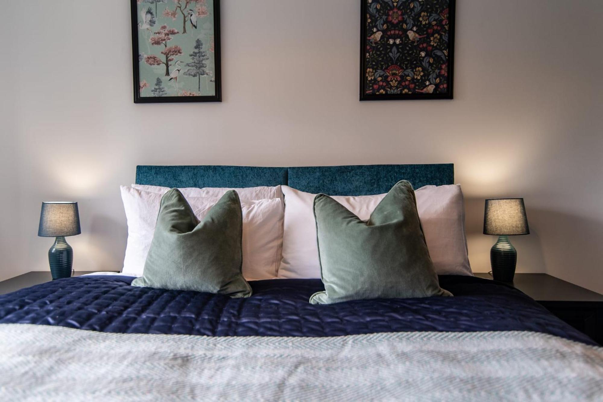 Parking Netflix Tv Sleeps 4 Close To Qmc Apartment