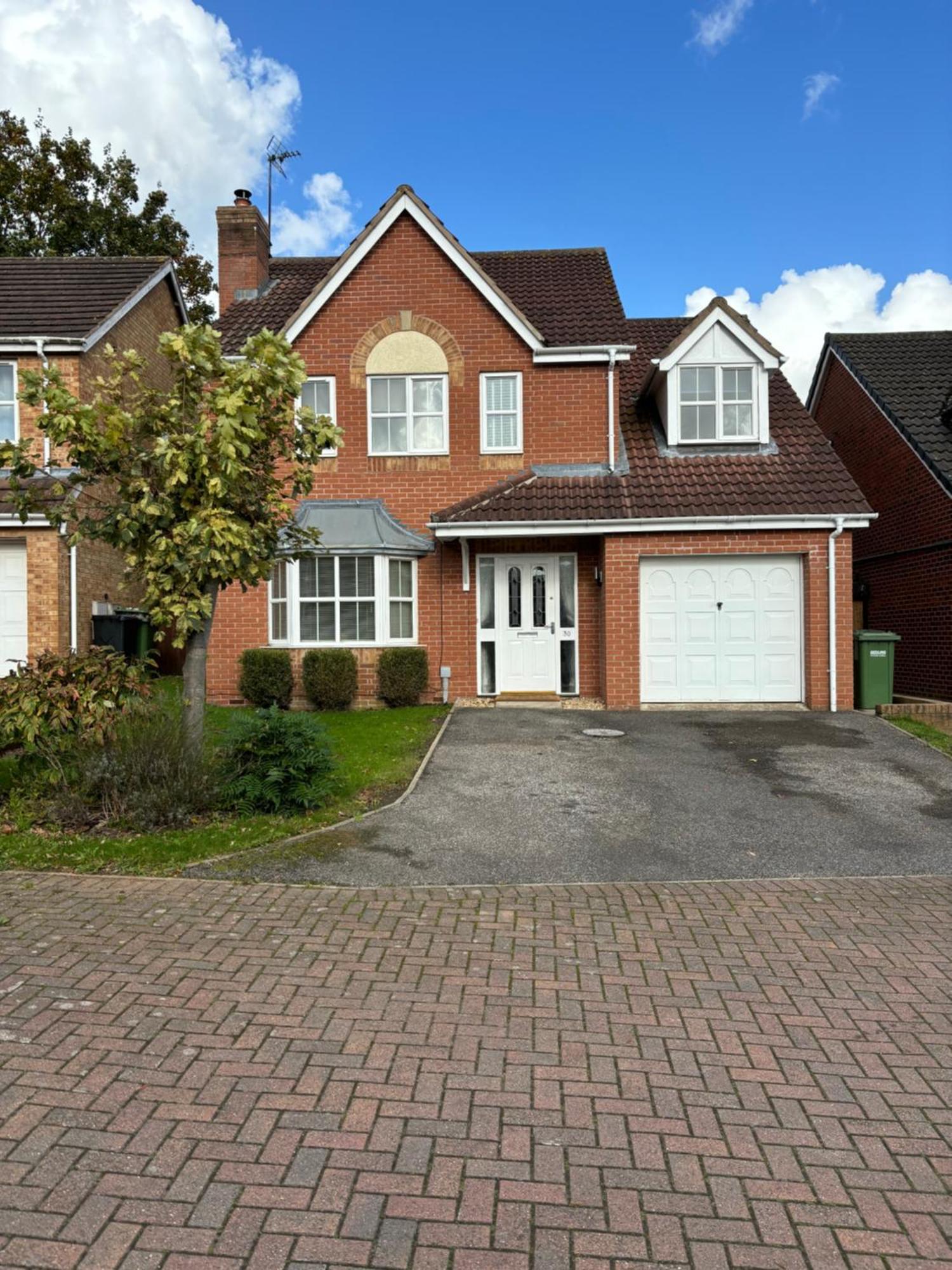 Spacious Four Bed Detached In Holiday home Nottingham